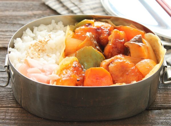 野菜ゴロゴロ!簡単「酢鶏」「ごまマヨ薄焼き卵」2品弁当