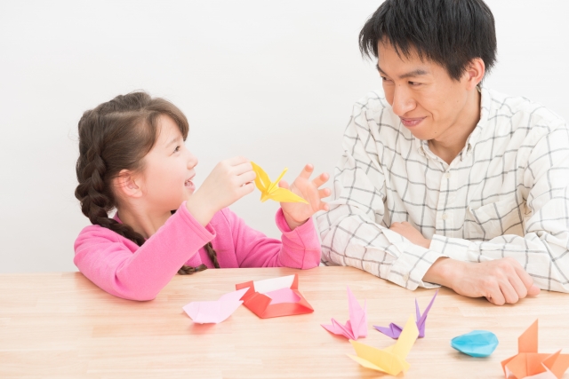 英語の「paternity leave」の意味って？