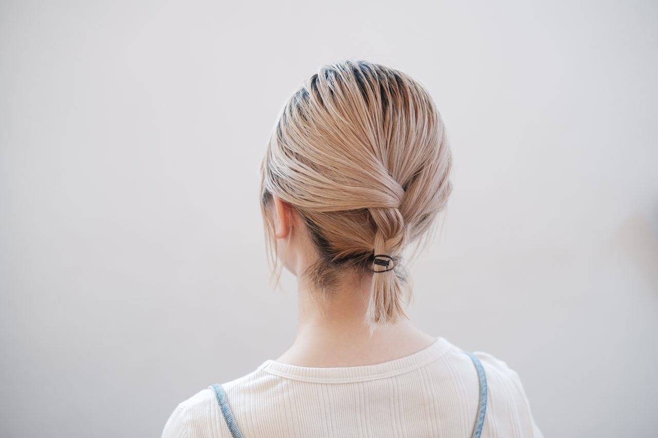 ボブでもロングでも簡単♪三つ編みがかわいい首元すっきりヘアの作り方