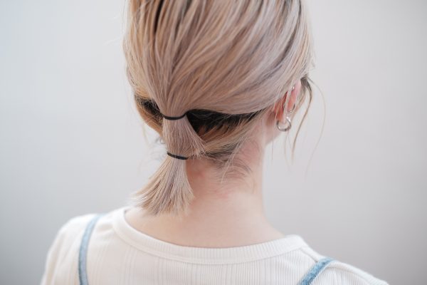 ゴム2本で完成♪ボブヘアさんの首元すっきり簡単ヘアアレンジ術