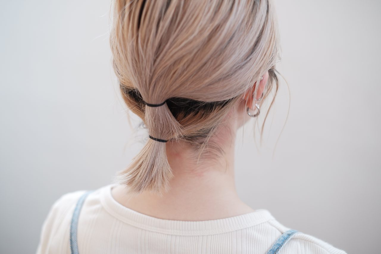ゴム2本で完成♪ボブヘアさんの首元すっきり簡単ヘアアレンジ術