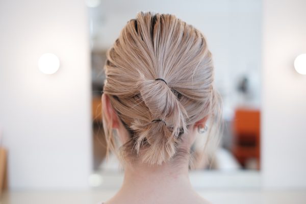 ラフでおしゃれ！短めボブでもゴム2本で簡単「ダブルお団子」ヘアアレンジ術♪