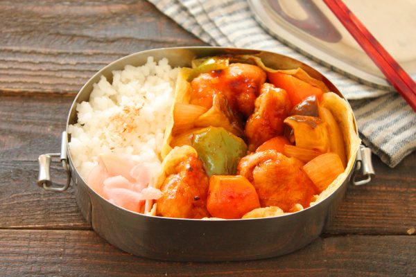 野菜ゴロゴロ!簡単「酢鶏」「ごまマヨ薄焼き卵」2品弁当