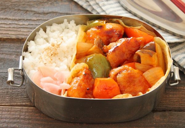 野菜ゴロゴロ!簡単「酢鶏」「ごまマヨ薄焼き卵」2品弁当