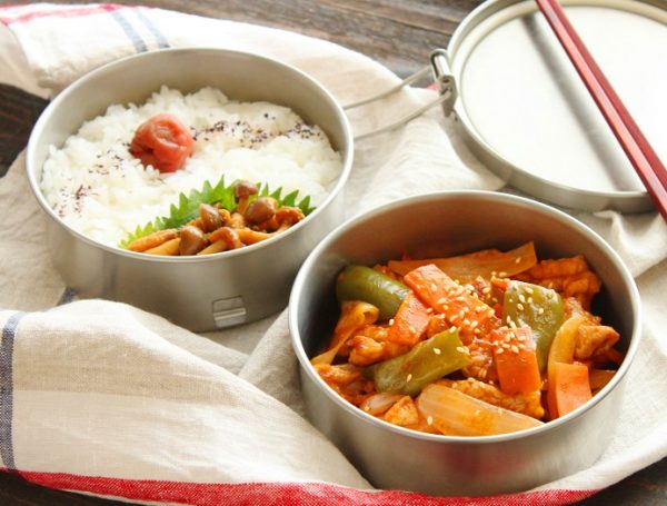 薄切り肉ならあっという間!「簡単酢豚」「しめじのレンジ佃煮」2品弁当