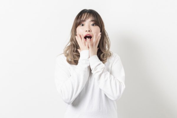 感動する女性