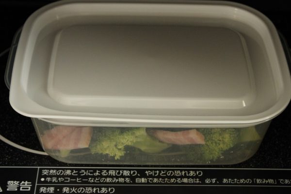 ブロッコリーのベーコン蒸し