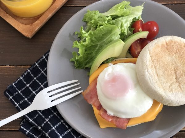 目玉焼きはレンジで時短!おうちで簡単「エッグマフィン」