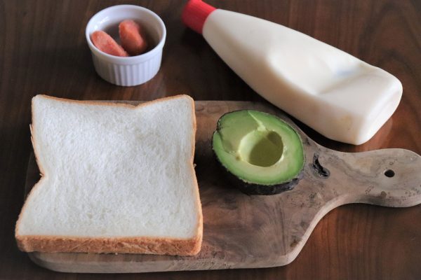 材料4つ!のせて焼くだけで絶品「たらこマヨアボカドトースト」