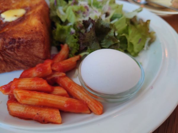 いつでもモーニングセット　厚切りトーストバター（400円）＋カフェオレ（500円）