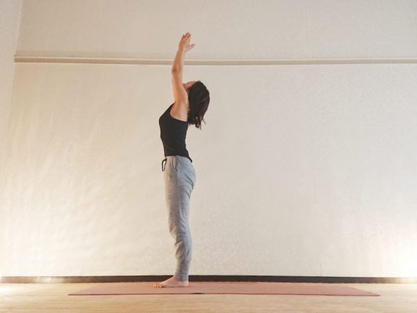 朝から代謝アップ!短い時間でできる簡易版「太陽礼拝のポーズ」
