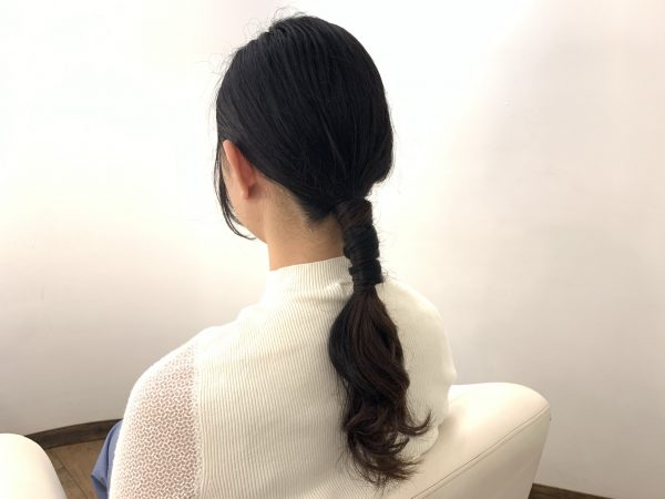 小顔効果バッチリ！首が長くキレイに見えるロングヘアアレンジ