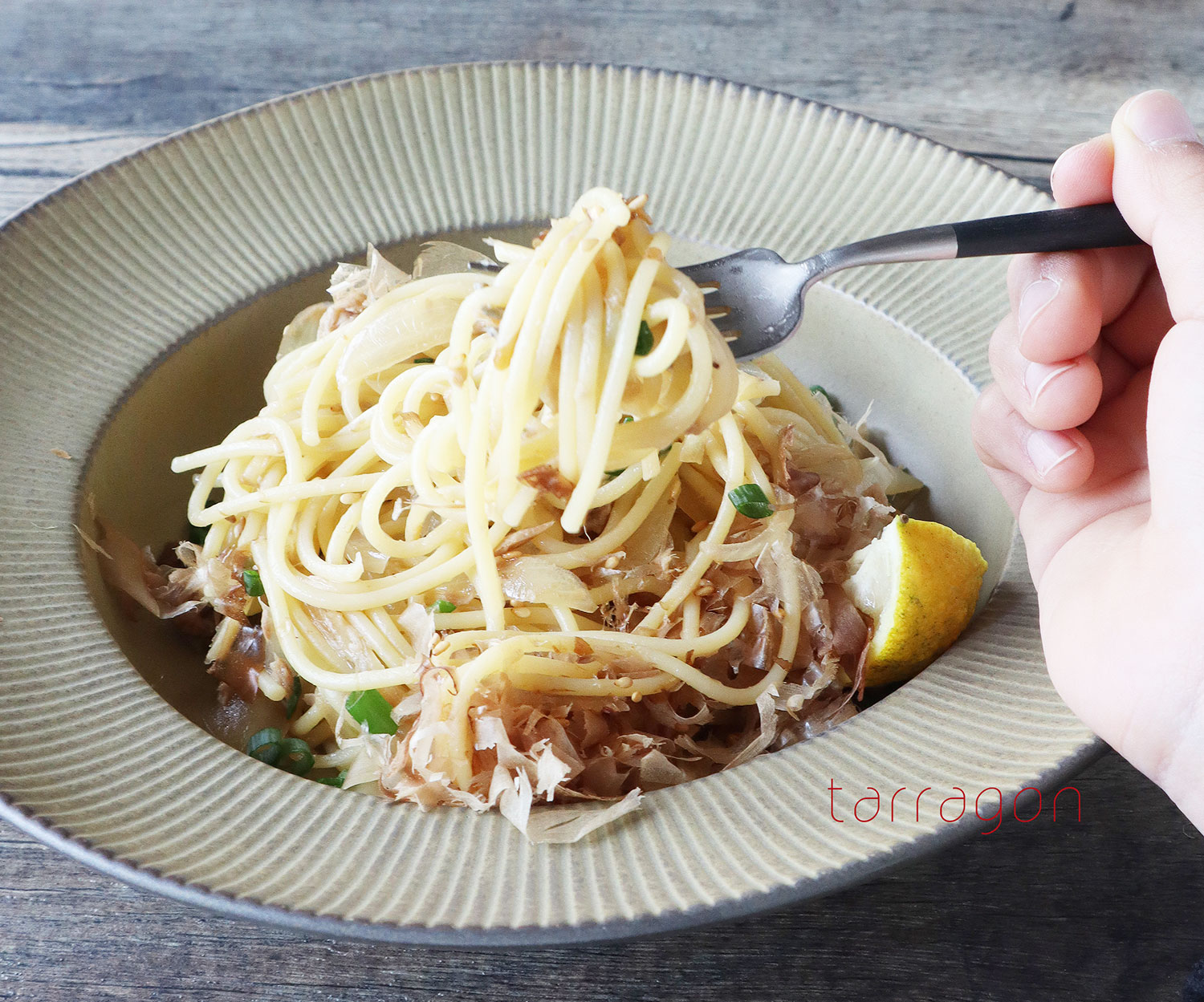 間違いなし！休日ブランチに簡単「ツナと玉ねぎのバター醤油パスタ」♪