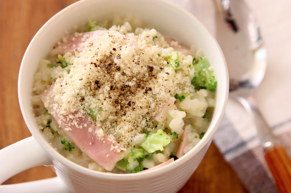 マグカップ+レンジで簡単!刻みブロッコリー入り「濃厚クリームご飯」