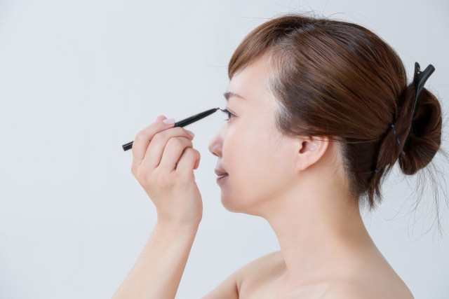 1分で簡単に印象チェンジ！大人のための「下まぶた」メイク術♪