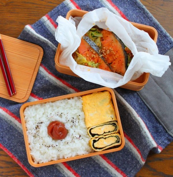 レンジで楽チン！「鮭のちゃんちゃん焼き風」「のり巻き卵」2品弁当　by:料理家　かめ代。さん