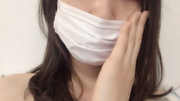 マスクを付けた女性