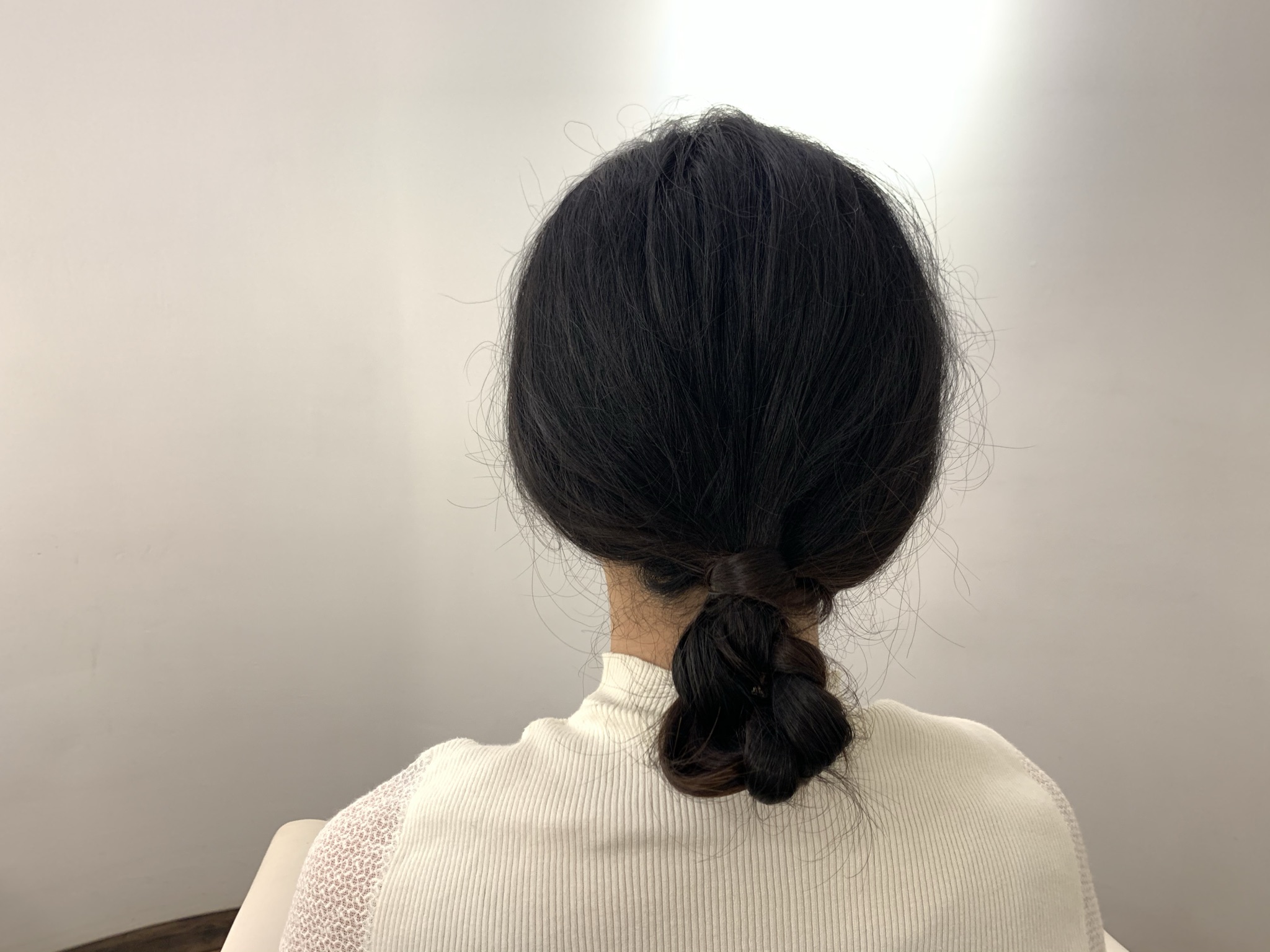 耳やうなじをカバー♪「寒い日向き」ゆるふわまとめ髪アレンジ術