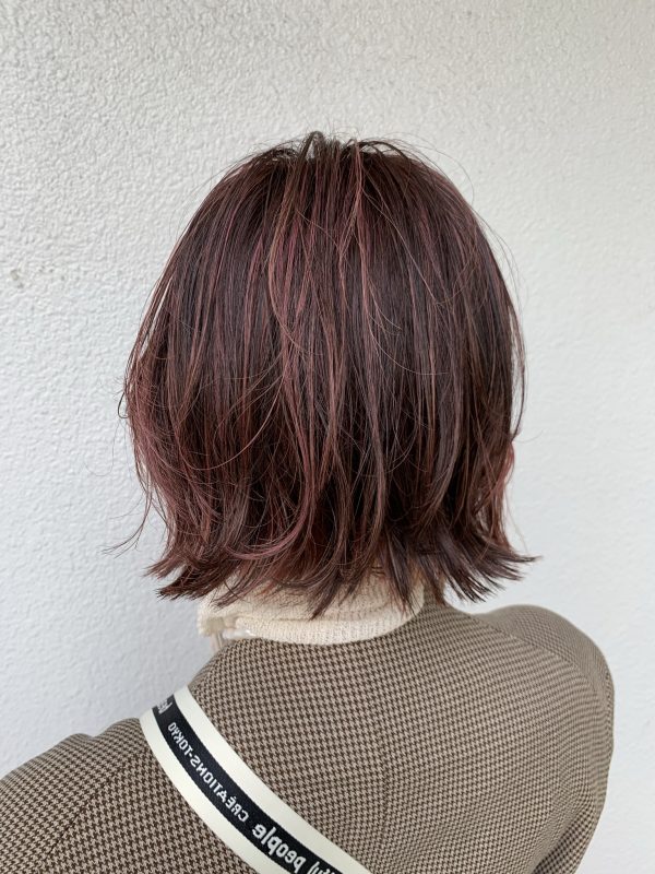 ショートヘアの女性
