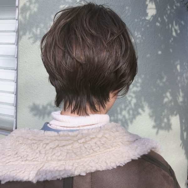 ショートヘアの女性