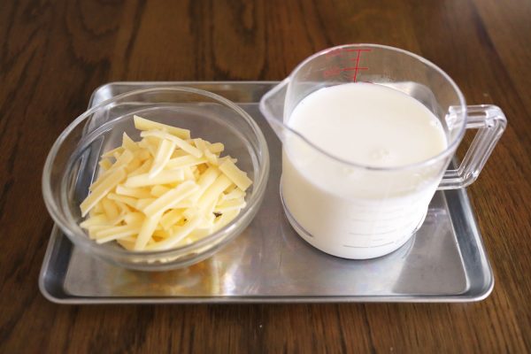牛乳とチーズ