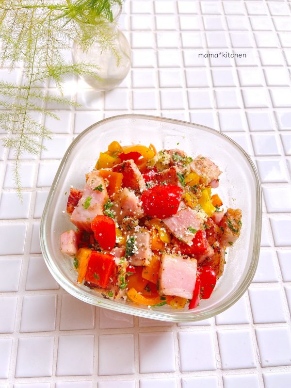 ラクして朝ごはん！簡単「角切りベーコンのカラフルチーズソテー」の作り置き