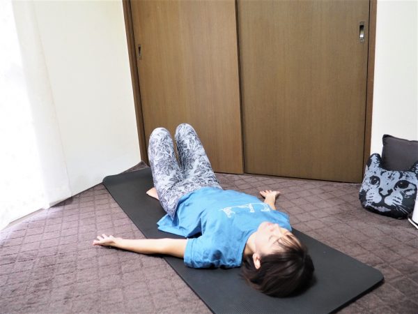 2021年はじまりの朝に！寝たままでユル気持ちいい「肩・背中」ストレッチ