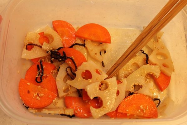 れんこんとにんじんの紅白ナムル