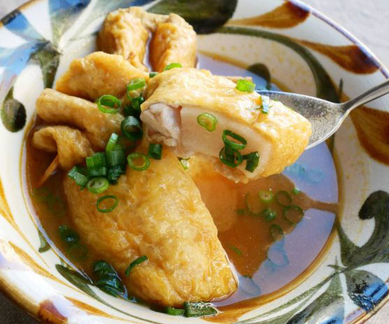 油揚げに入れて煮るだけ！簡単「餅きんちゃくのカレー煮」