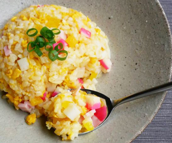 あの漬物を入れるだけ！ポリポリ食感にハマる「たくわんチャーハン」