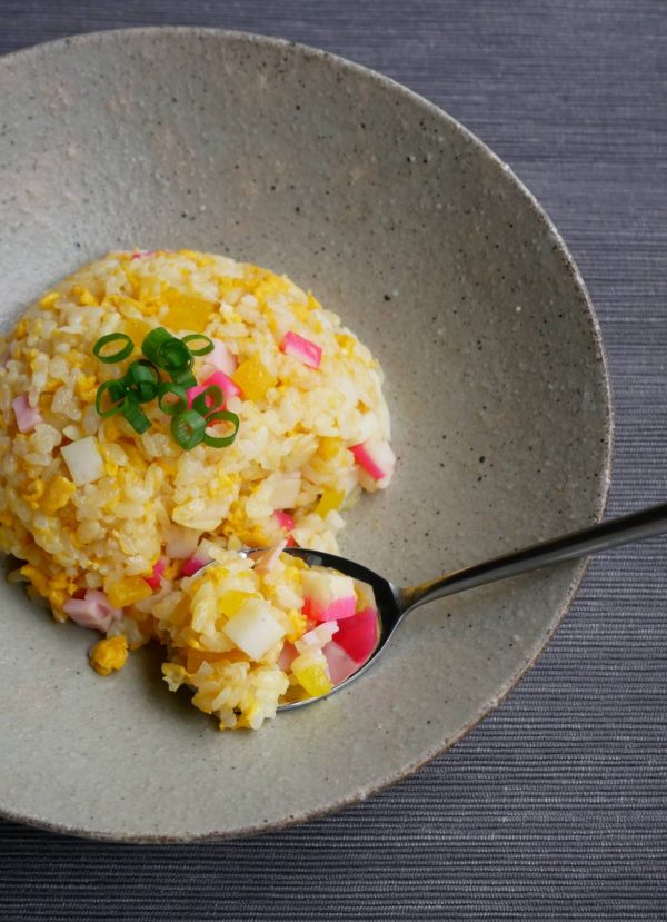 あの漬物を入れるだけ!ポリポリ食感にハマる「たくわんチャーハン」