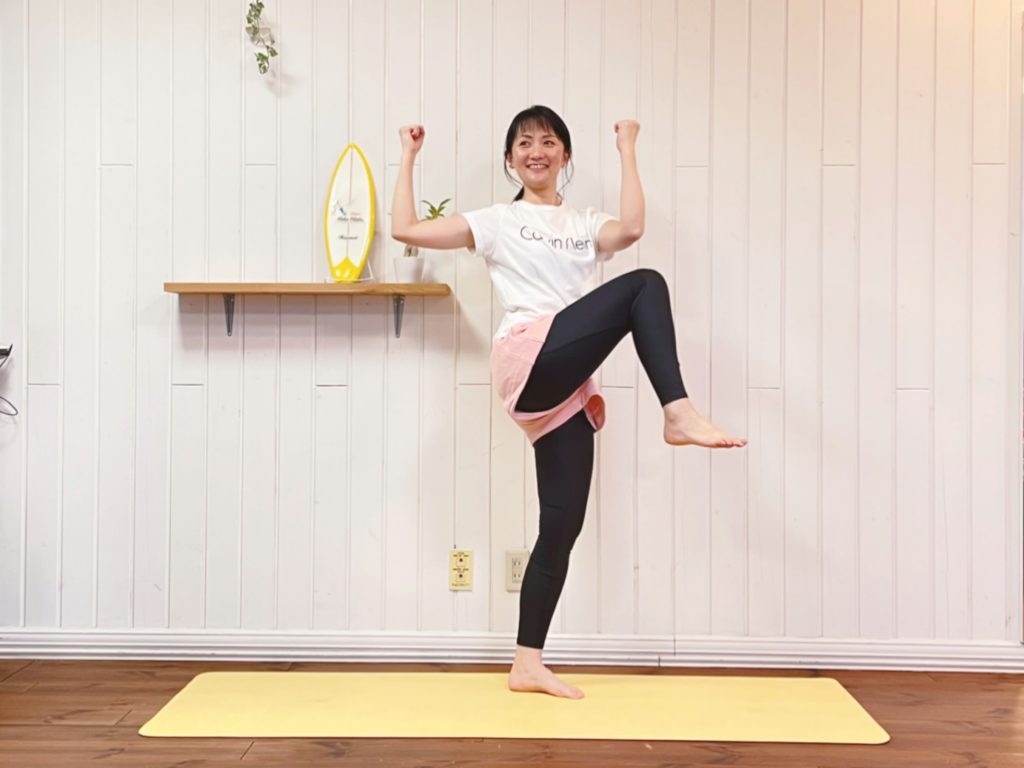 姿勢を良くして「痩せる体」をつくる!脂肪を燃焼させる【1分片足エクササイズ】