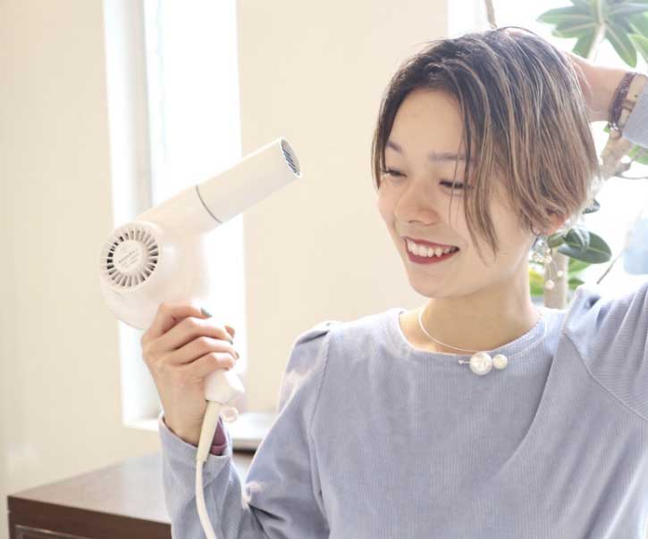 翌朝の髪が変わる！寝癖がつきにくいドライヤーの使い方3つ