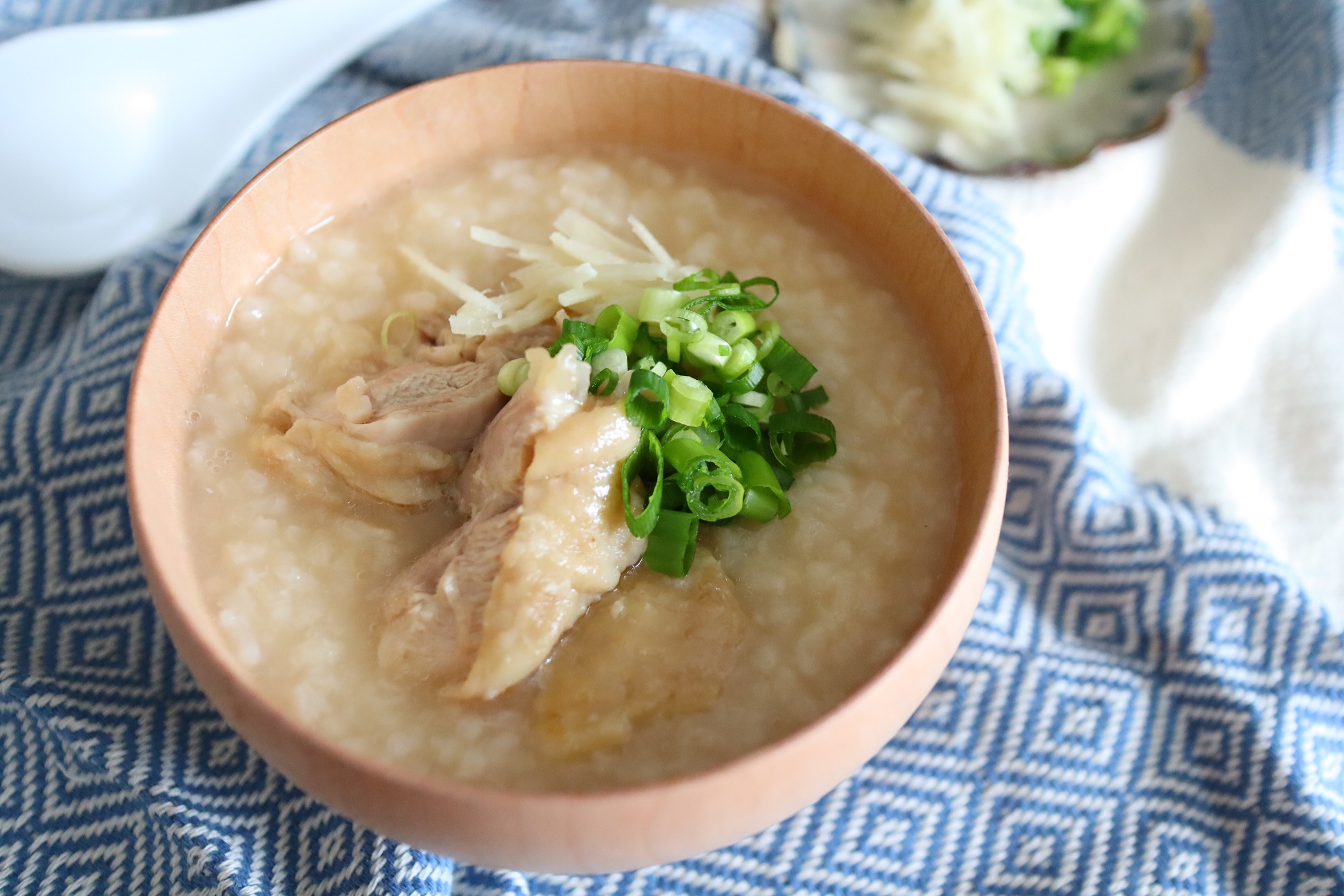 炊飯器で簡単！お肉がほろほろ「鶏かゆ」