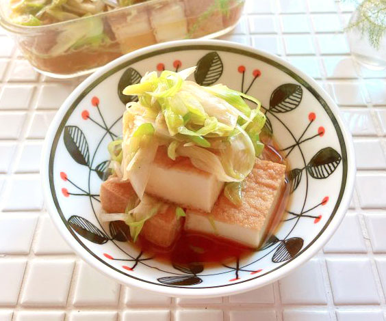 大量のネギで旨みたっぷり！簡単「厚揚げの甘辛煮」の作り置き