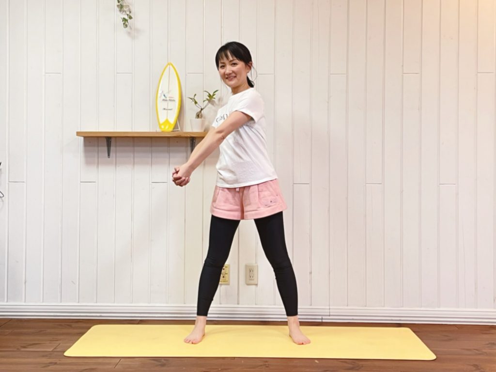 姿勢がスッキリ!肩こりや猫背を解消する「サンシャイン・サークル・ストレッチ」♪