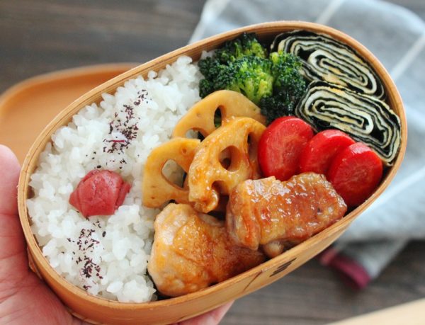 簡単なのに豪華!「鶏と野菜の照り焼き」「ぐるぐる卵焼き」2品弁当