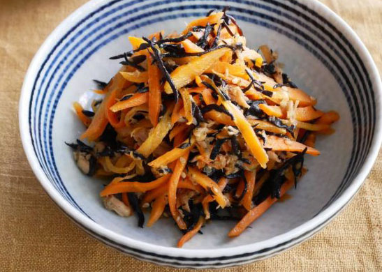 煮物よりシンプルで簡単！「ひじきとにんじんの炒め物」