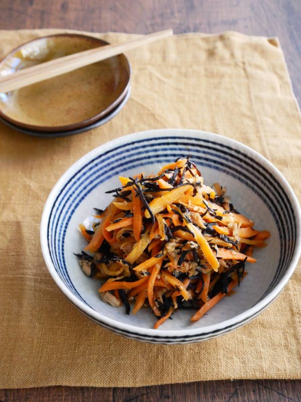 煮物よりシンプルで簡単!「ひじきとにんじんの炒め物」