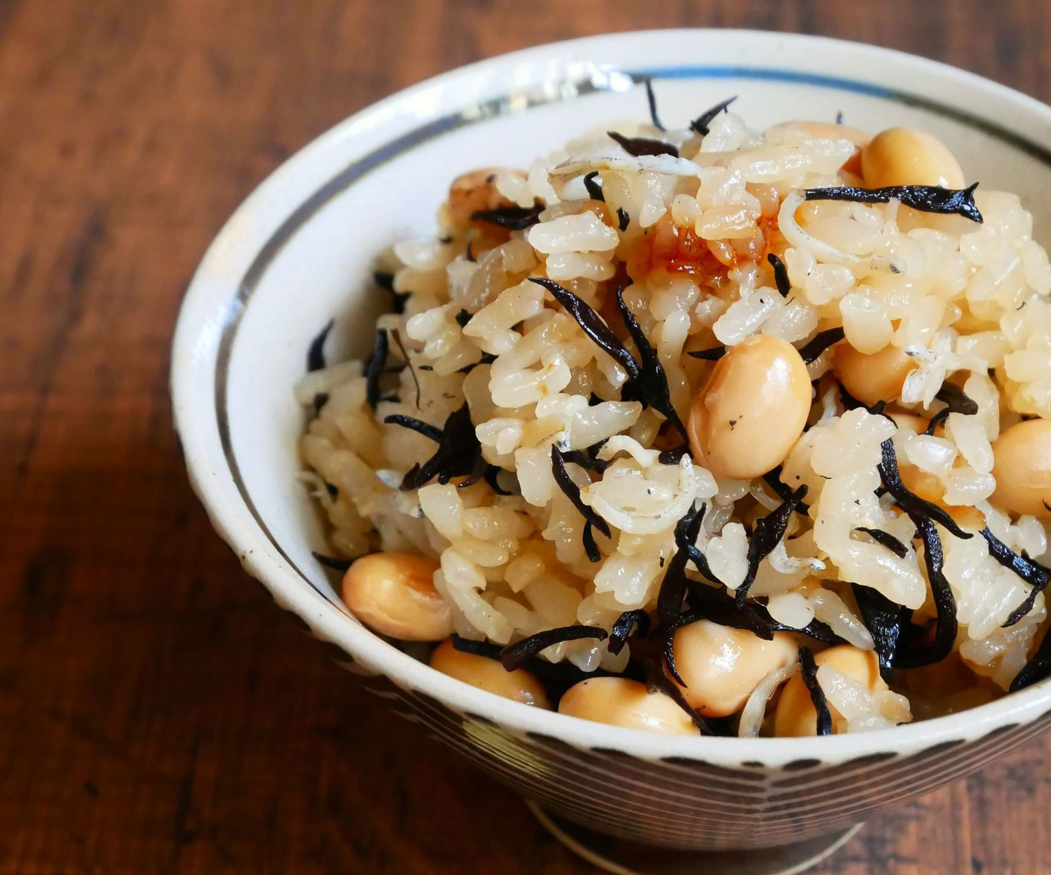 具材をのせて炊くだけ！簡単「大豆の炊き込みご飯」