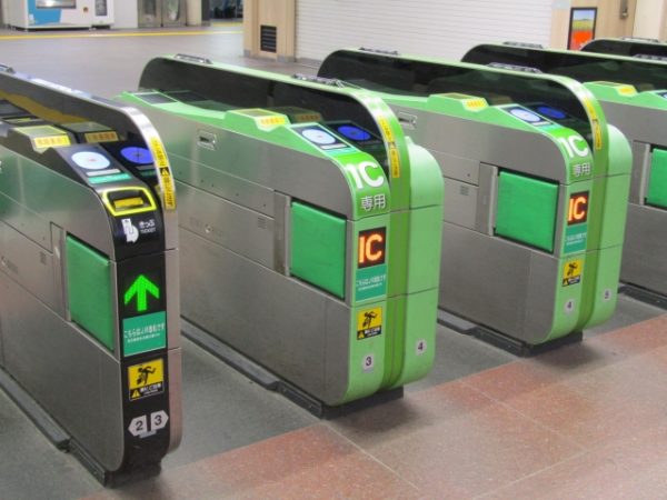 駅の改札