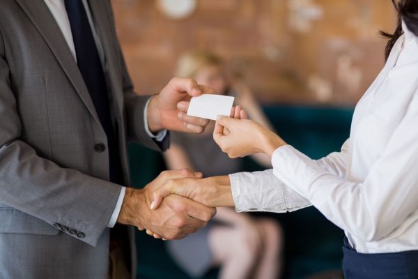 英語「in charge of」の意味って？