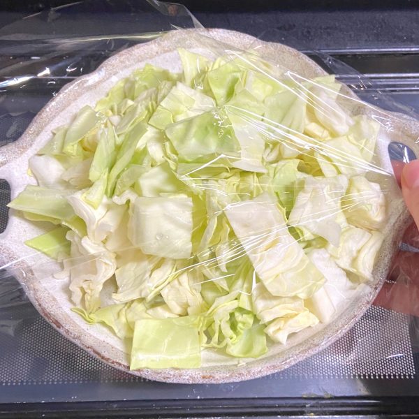 材料はこれだけ!レンジで簡単「春キャベツのナムル」の作り置き