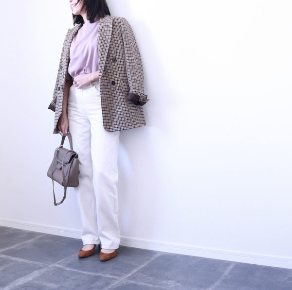 オフホワイトが使える!「Uniqlo U」ストレートデニムの着こなし方