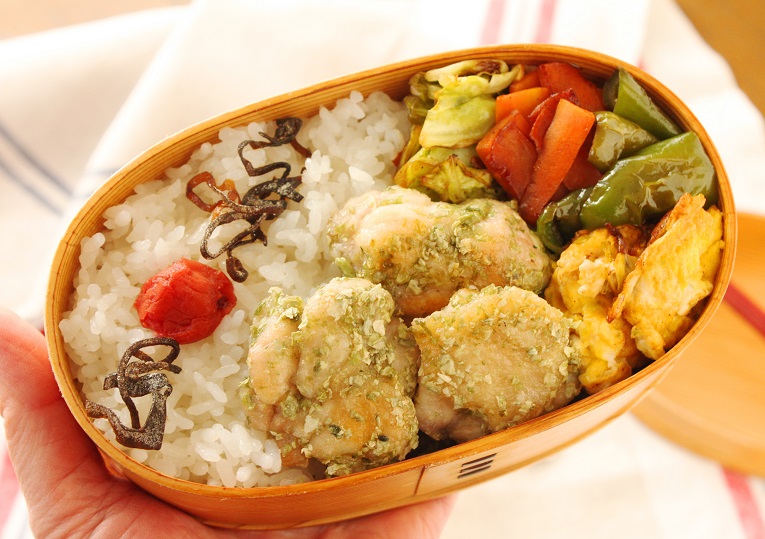 フライパン1つで簡単！「磯辺塩唐揚げ」「卵と野菜のソース炒め」2品弁当