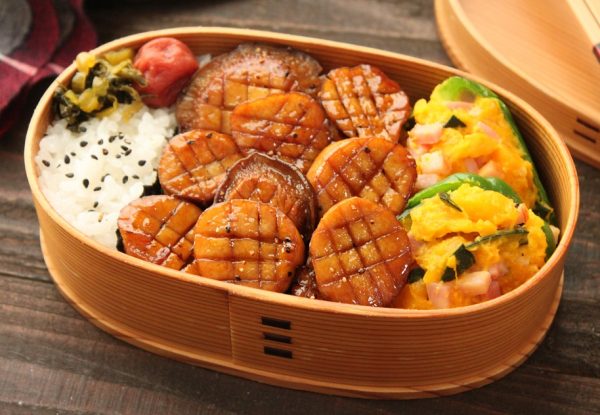 まるでホタテ!?「エリンギステーキ」「ピーマンカップのかぼちゃサラダ」2品弁当