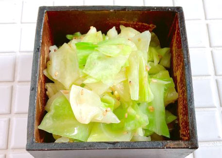 材料はこれだけ！レンジで簡単「春キャベツのナムル」の作り置き