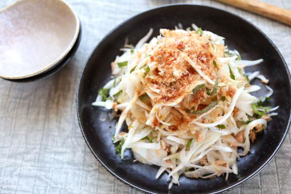 切って和えるだけで簡単！「新玉ねぎとツナの和風サラダ」