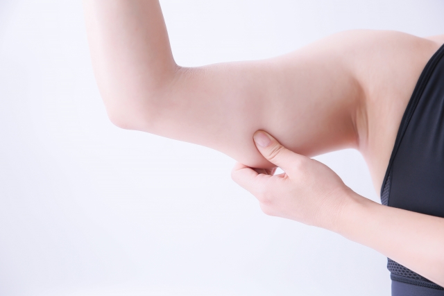 筋トレが苦手でもできる！簡単「二の腕」ストレッチ3つ