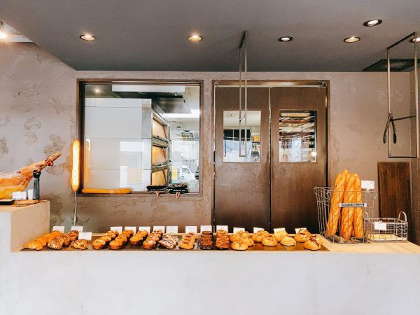 【東京・後楽園】食べ飽きない美味しさのバゲットに出会えるベーカリー「COMME D HAB(コムダブ)」